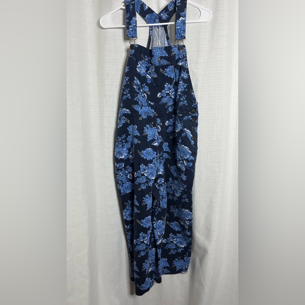 David N Sport | Blue floral capri overalls